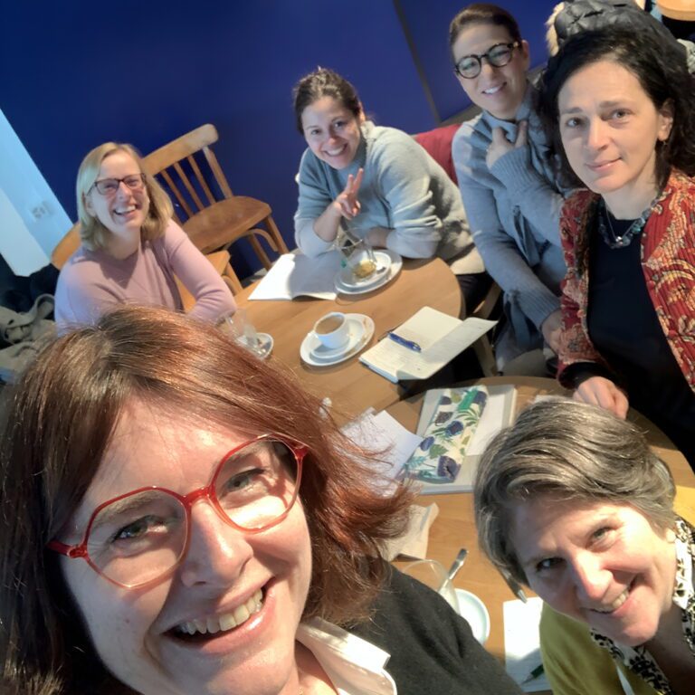 Ateliers immersion français à Lyon, Paris et Nice : apprendre le français vivant dans cafés, marchés et lieux culturels avec professeur FLE