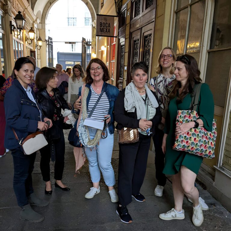 Balades urbaines pour apprendre le français à Lyon, découverte culturelle, cafés, bouchons lyonnais, préparation DELF/DALF en immersion